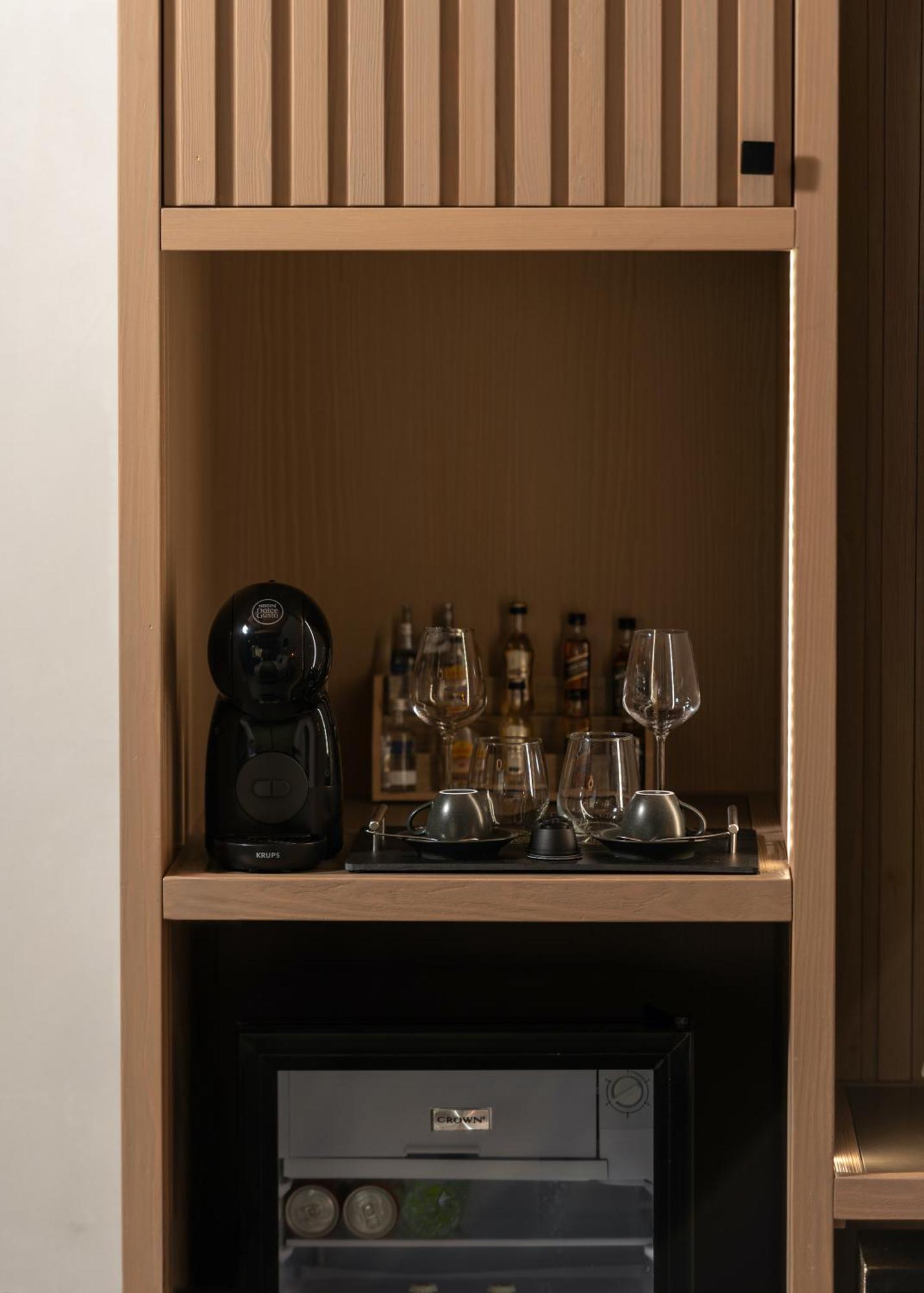 Evora Luxury Suites Mega Chorio 外观 照片