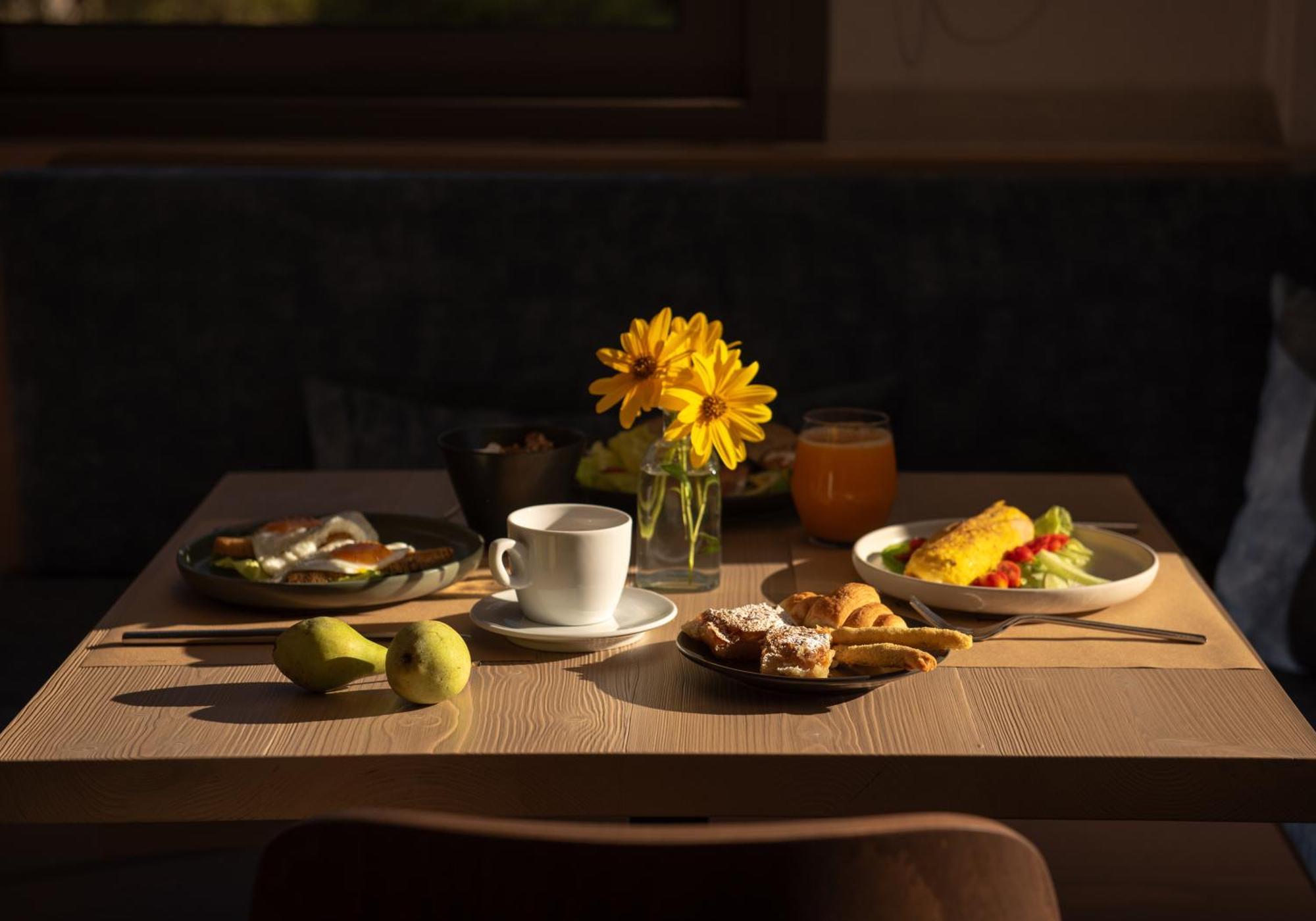 Evora Luxury Suites Mega Chorio 外观 照片