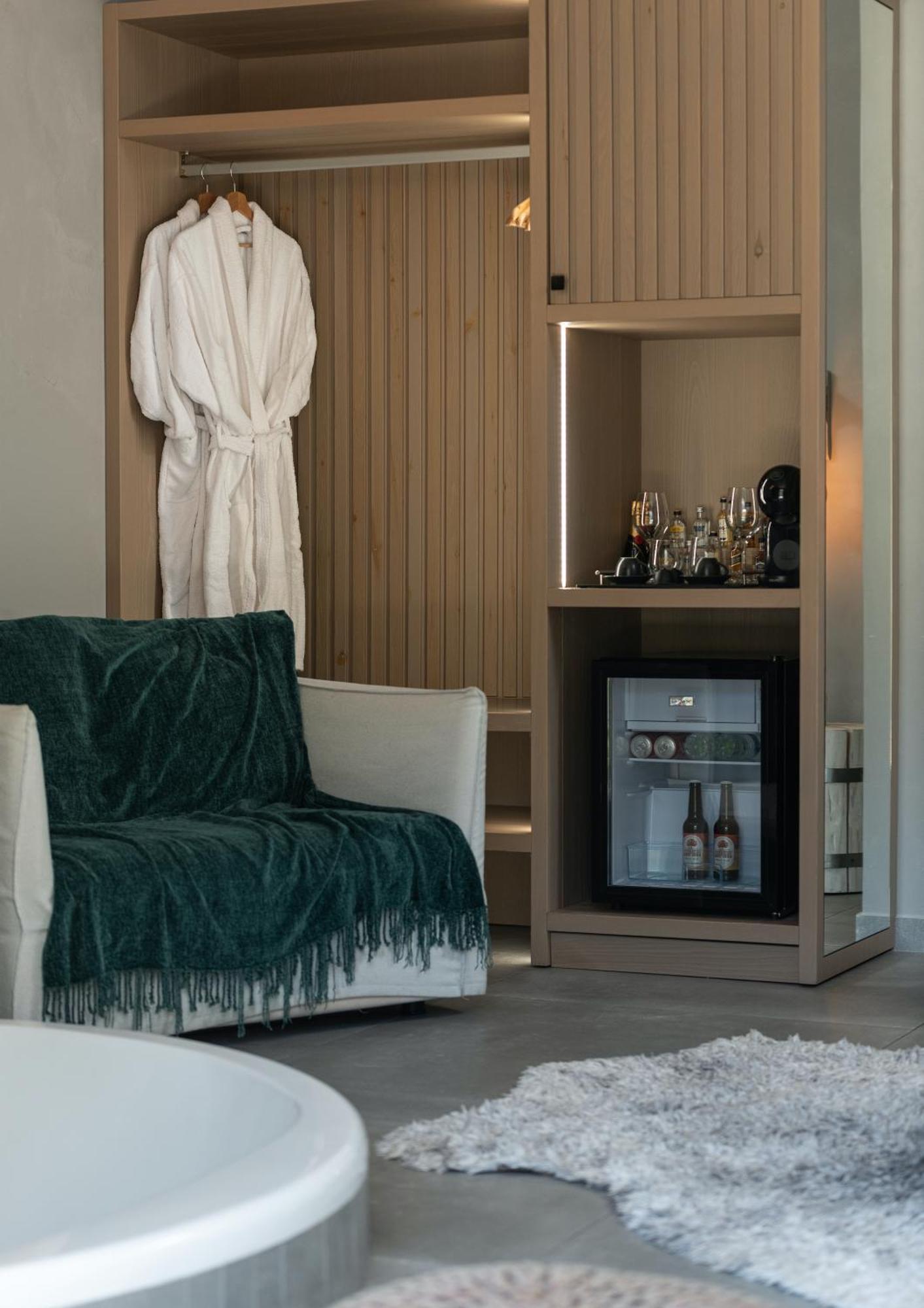 Evora Luxury Suites Mega Chorio 外观 照片