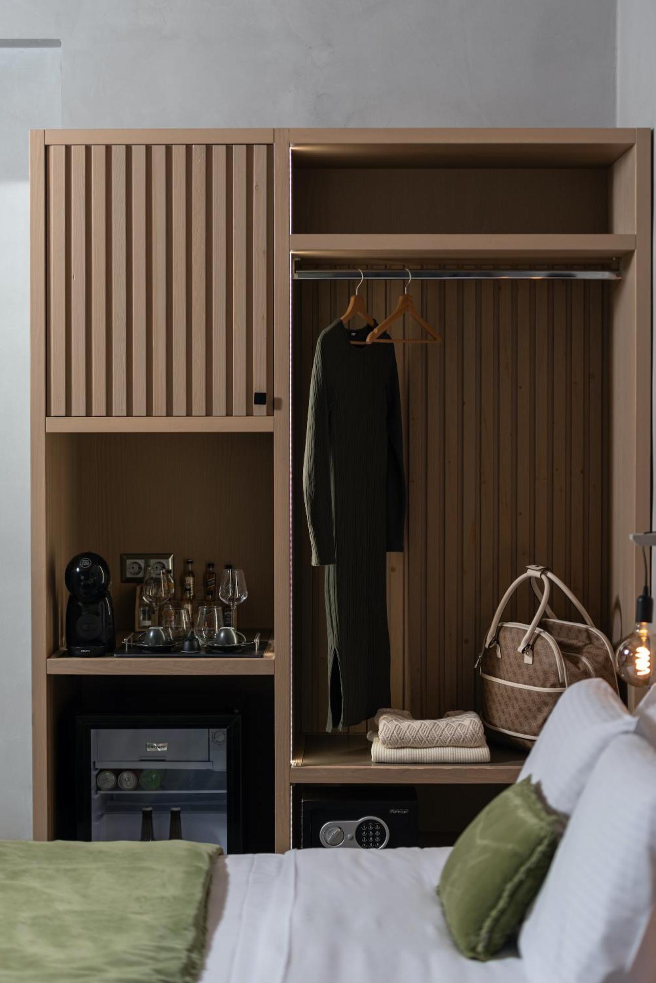 Evora Luxury Suites Mega Chorio 外观 照片