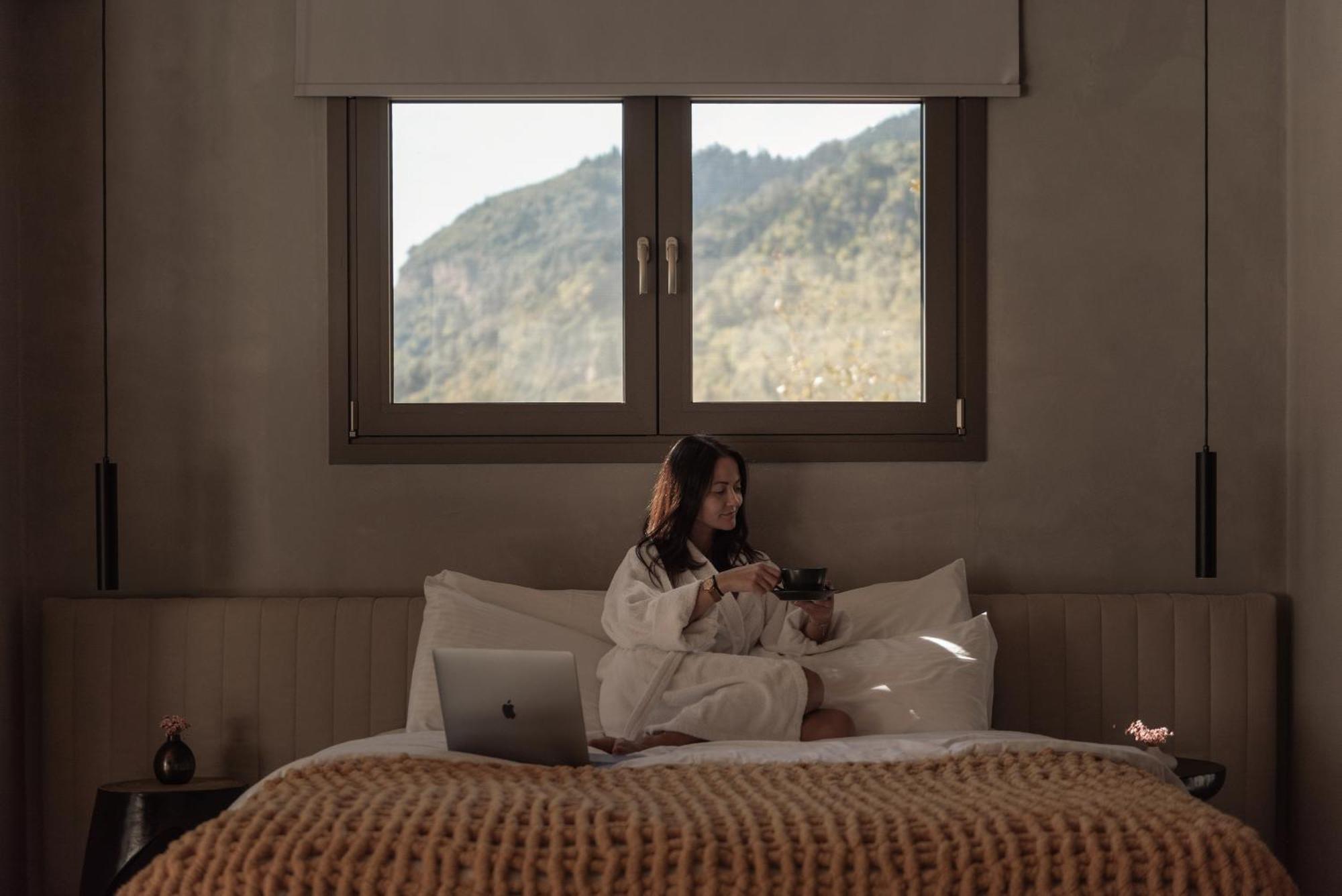 Evora Luxury Suites Mega Chorio 外观 照片