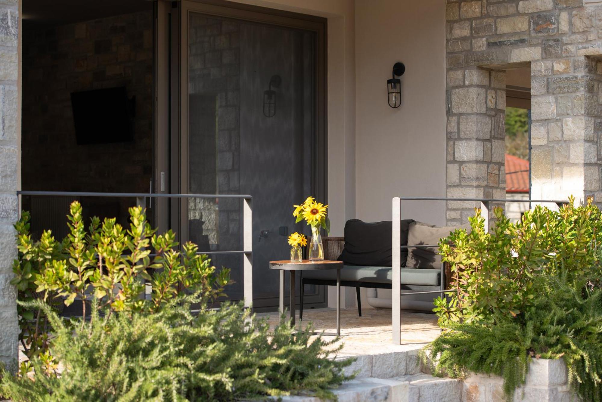 Evora Luxury Suites Mega Chorio 外观 照片
